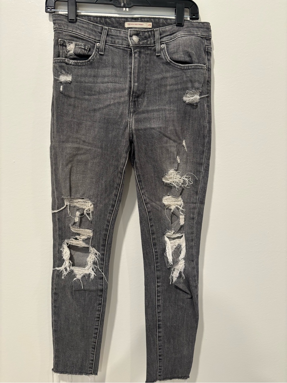 Levi’s Women's Distressed Grey Skinny Jeans